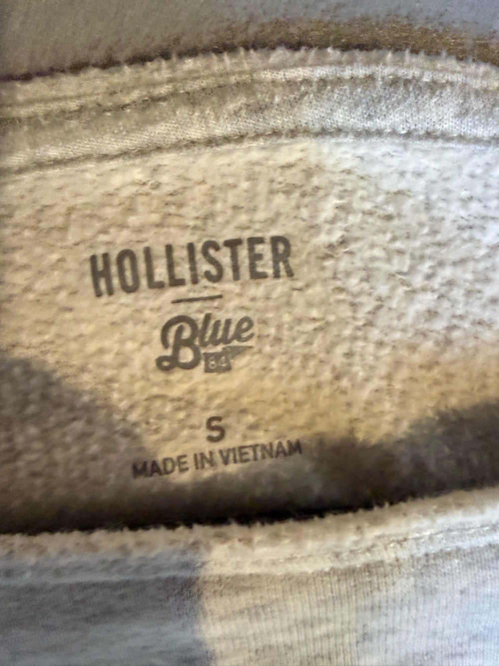 Woman’s Hollister Off-the-Shoulder UCLA Pullover in Light Gray Size Small - Picture 3 of 9